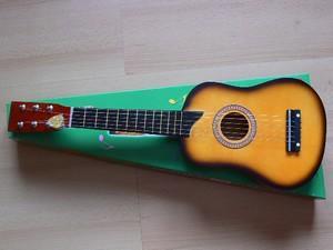 Dřevěná dětská kytara