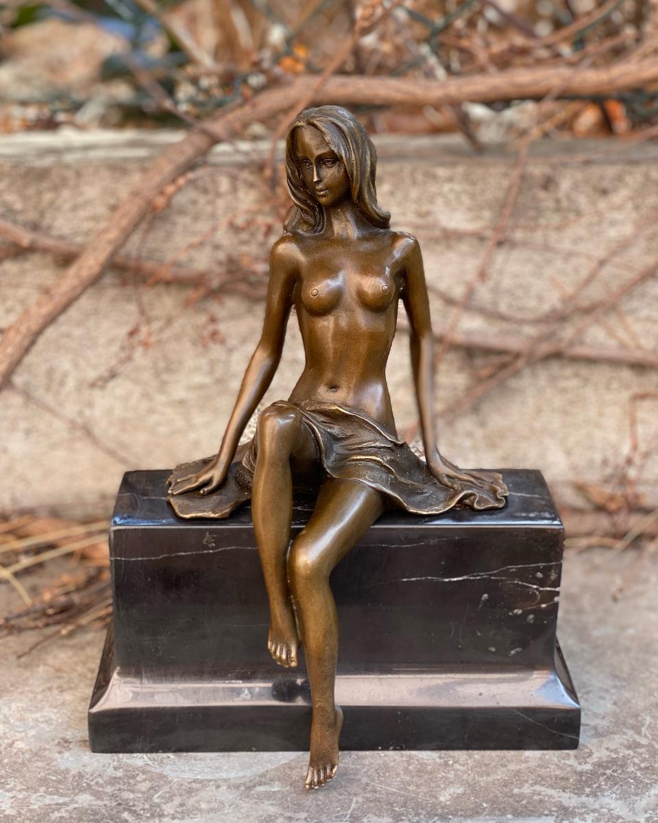 Erotická bronzová socha - Polonahá sexy žena Prsia zadoček luxus AKT - undefined
