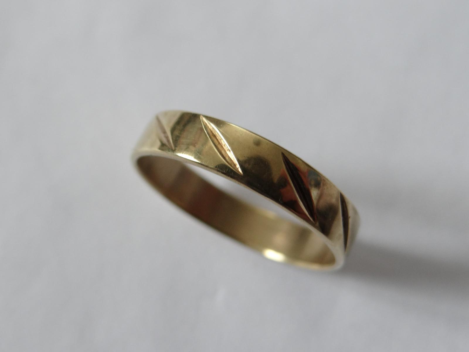 Nádherný prsten, neznačeno, obecný kov, vnitřní průměr 2,1 cm - Starožitnosti