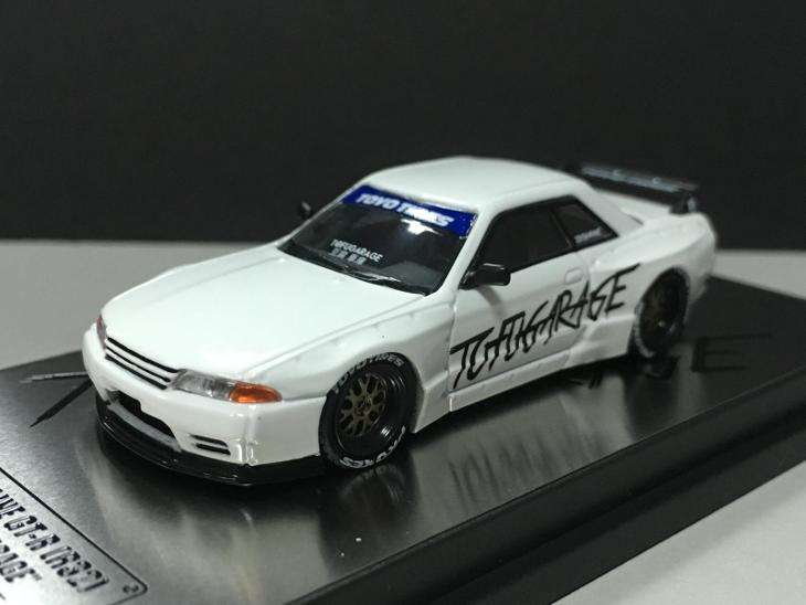 Nissan Skyline GT-R R32 Pandem Tofugarage - Inno64 1:64 (E5