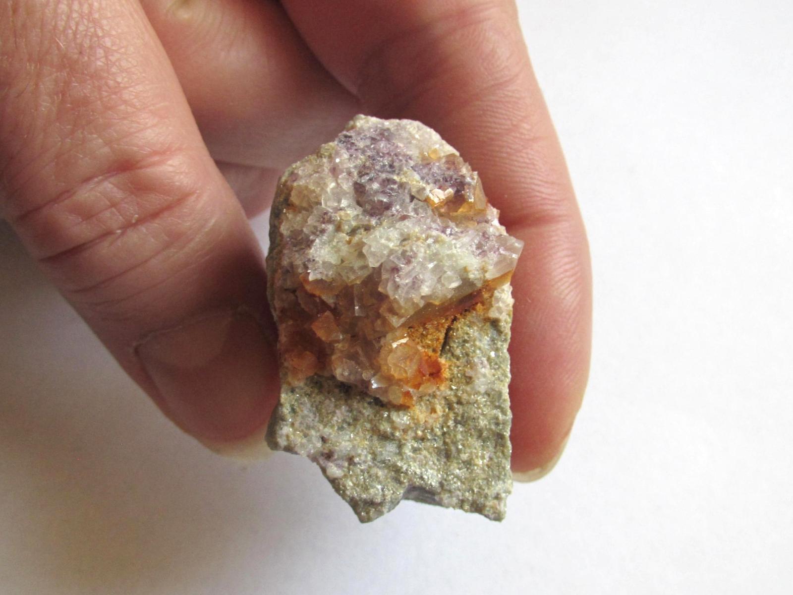 FLUORIT - KRUPKA - ČESKÁ REP.   Č.R.  (AŠ 23/2) - Minerály a zkameněliny