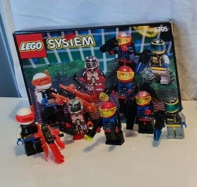 Lego 6705 Vesmír, Vesmírné figurky z 90 let s původní krabicí