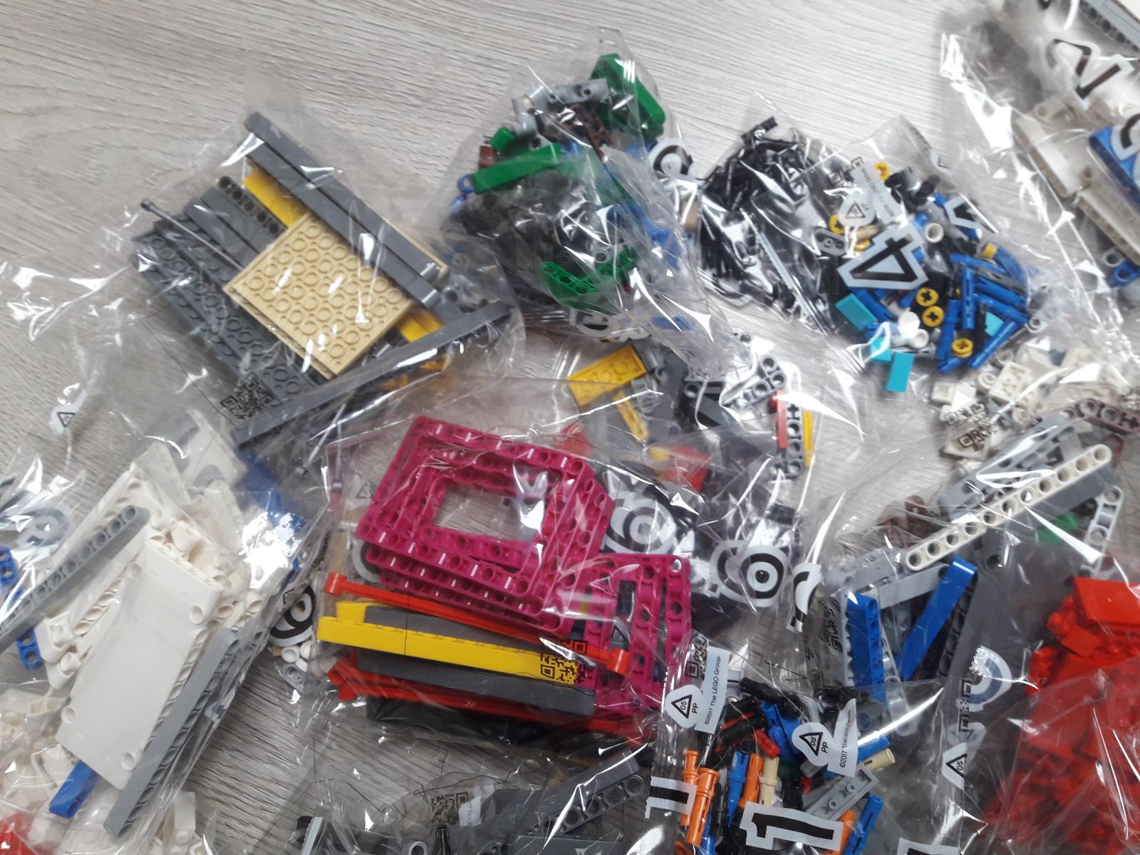Lego směs-dílky - Hračky