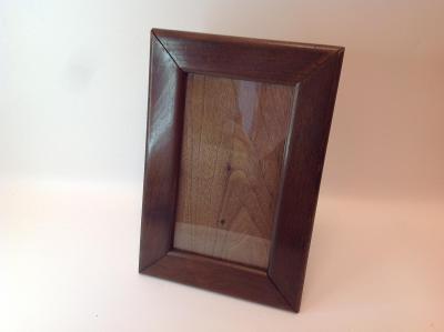 dřevěný rámeček na stůl
