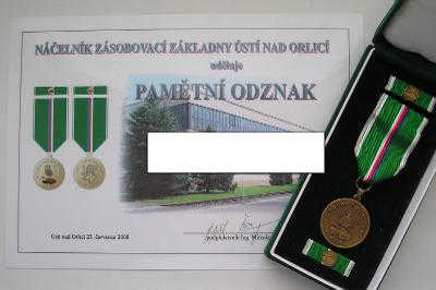 Pamětní odznak s dekretem -Vojenské zařízení 4218 - Ústí nad Orlicí