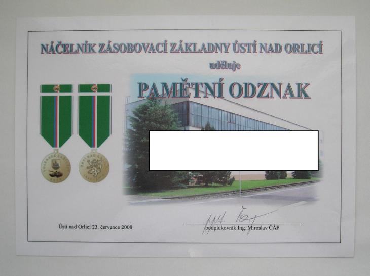 Pamětní odznak s dekretem -Vojenské zařízení 4218 - Ústí nad Orlicí - Faleristika