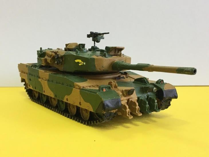 Tank Type 90 Japan - resin 1/60 DelPrado (M13-t4)