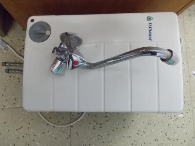 Průtokový ohřívač vody Tatramat  používaný funkční včetně baterie