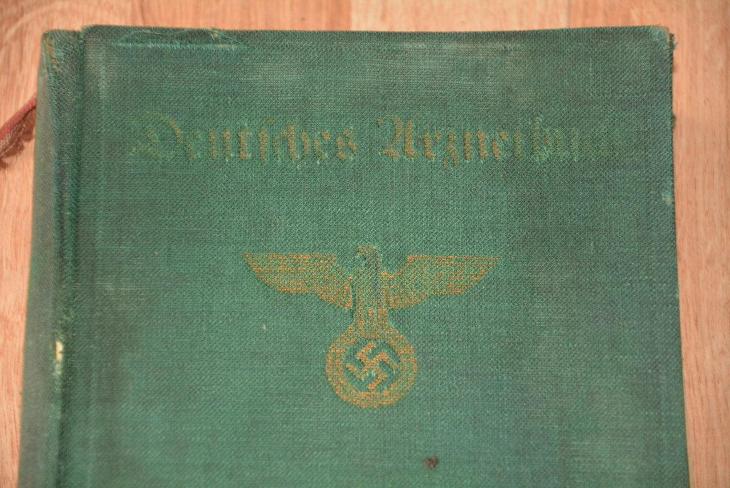 kniha - Deutsches Arzweibuch z roku 1940