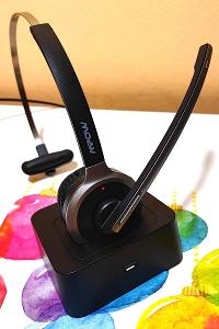 Bezdrátový headset s dokovací stanicí