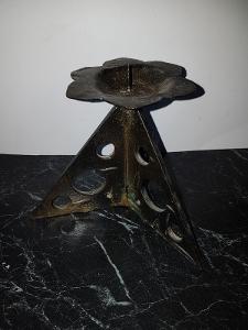 kovový stojan na svíčku výška 14cm, trojnožka