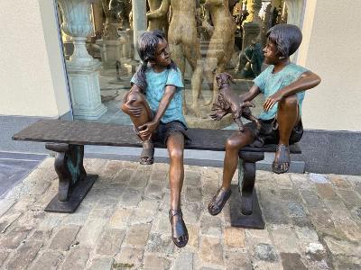 Bronzová sousoší-Děti na lavičce-kolorované-UNIKÁT