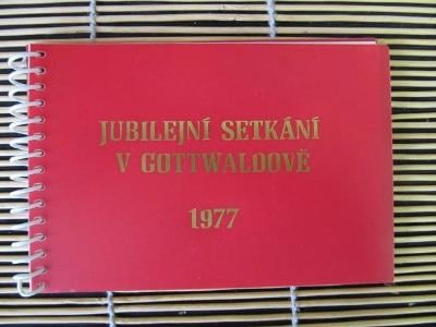 Retro komunistické foto album setkání v Gottwaldově 1977