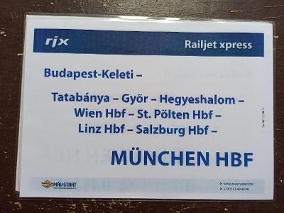 Směrová cedule MÁV - RJX (Budapest - München)