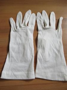 Staré krémové rukavice