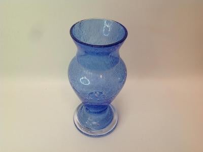 Skleněná váza modrá s bublinami