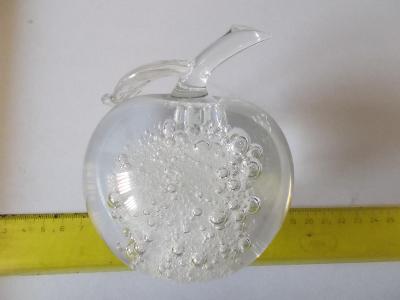Staré těžítko hutní sklo motiv jablko dekorativní