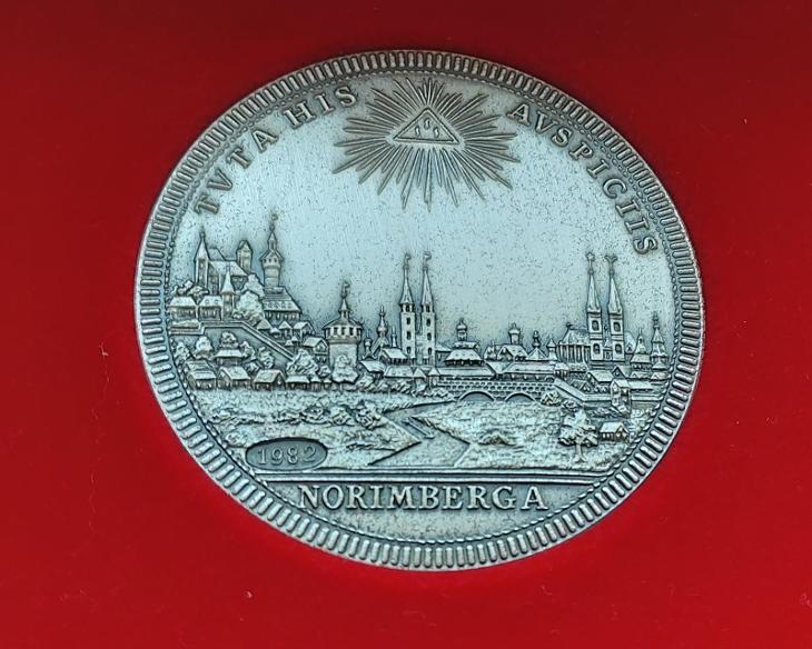 Stříbrná sada Medailli Norimberk 1975. Ag Luxusní stav + etue a certif