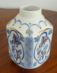 Malovaná porcelánová váza 