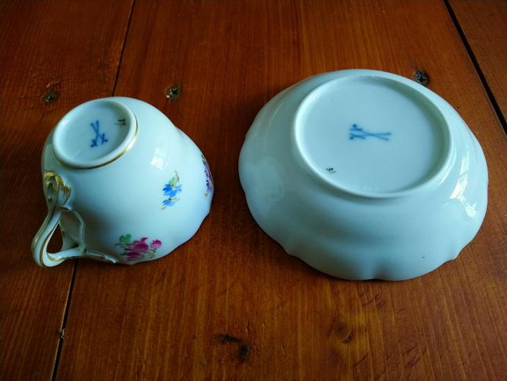 Míšeňský porcelán - koflík s miskou na kávu a oválná miska - Starožitnosti a umění