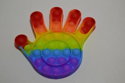 Pop it - antistresová hračka duhová ruka