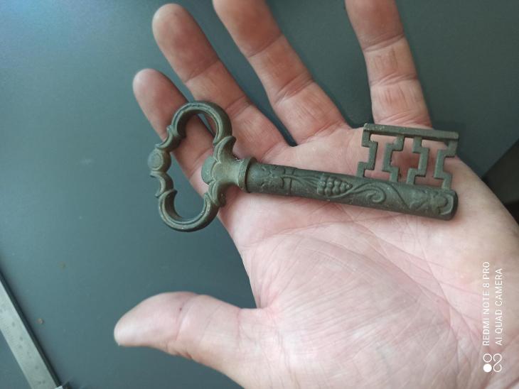 mosazná vývrtka klíč  - Starožitné předměty z kovů