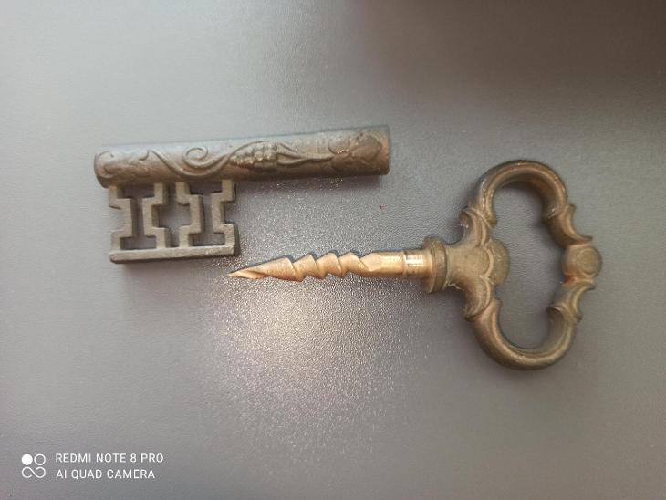 mosazná vývrtka klíč  - Starožitné předměty z kovů