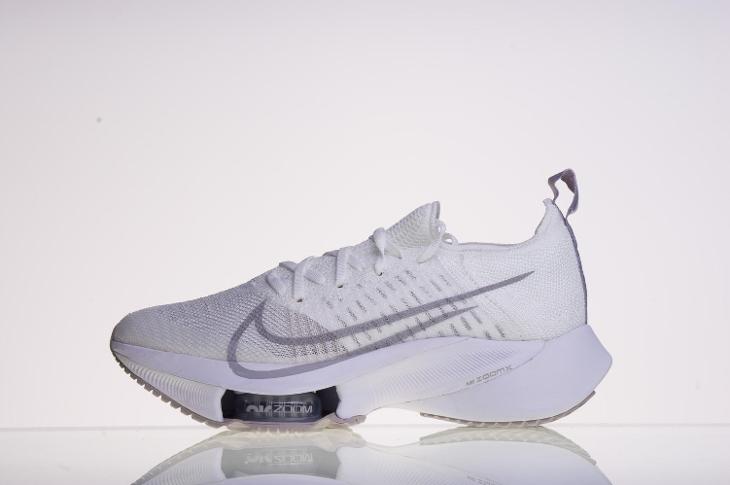 Běžecká obuv NIKE Air Zoom Tempo Next% FK - vel.39 | Aukro