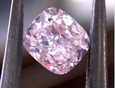 Diamant Fancy ( růžová, GIA certifikát )
