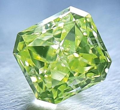 Diamant Fancy 0, 41 ct.( uranová barva, GIA certifikát )