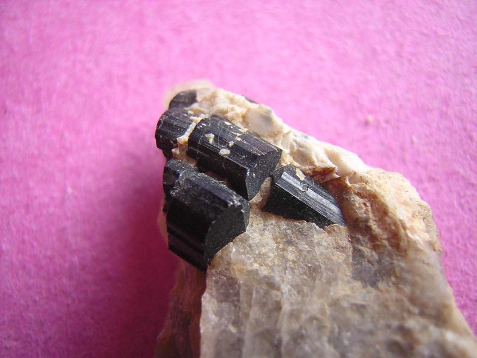 Turmalín Skoryl - Minerály a zkameněliny