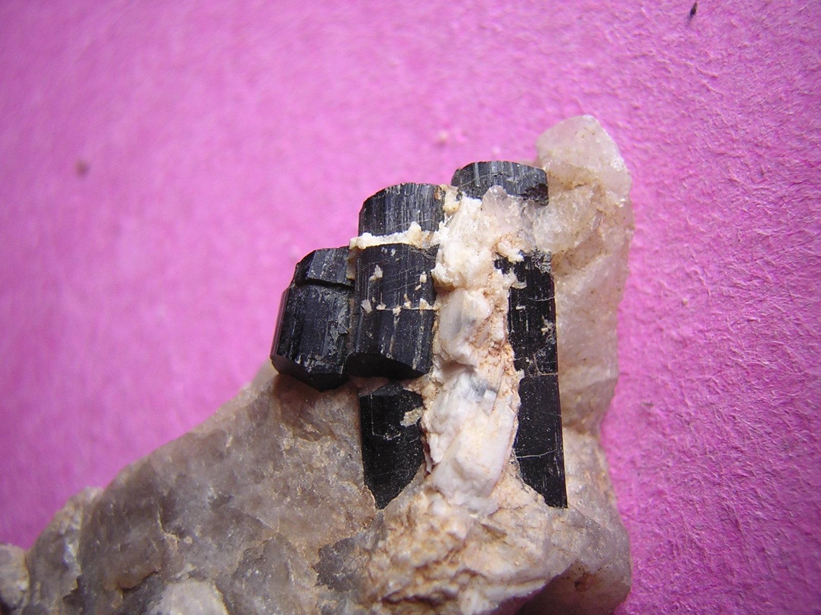 Turmalín Skoryl - Minerály a zkameněliny