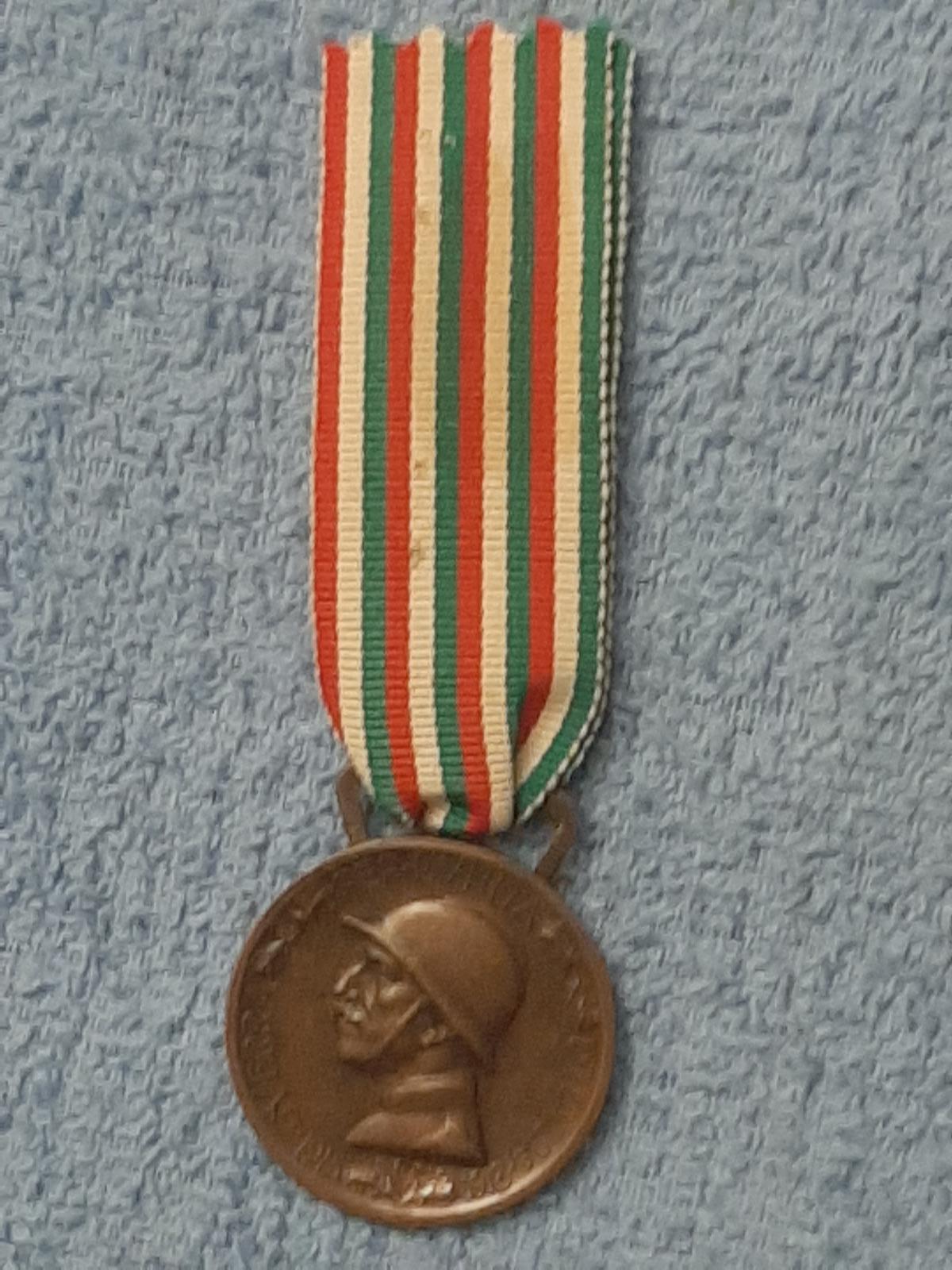Italská pamětní medaile 1915-18, výrobce S.I.M. Roma - legie, stuha - Sběratelství
