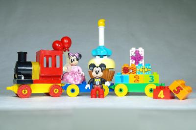 LEGO® DUPLO® 10597 Narozeninový průvod Mickeyho a Minnie