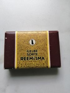 malá papírová krabička 7 x 4,5 cm, od cigaret ,německo