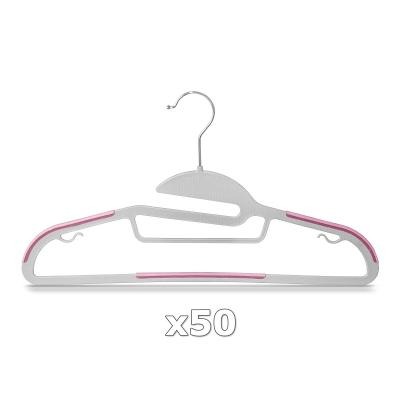 Plastové ramínko na oděvy růžové 50 ks 30328