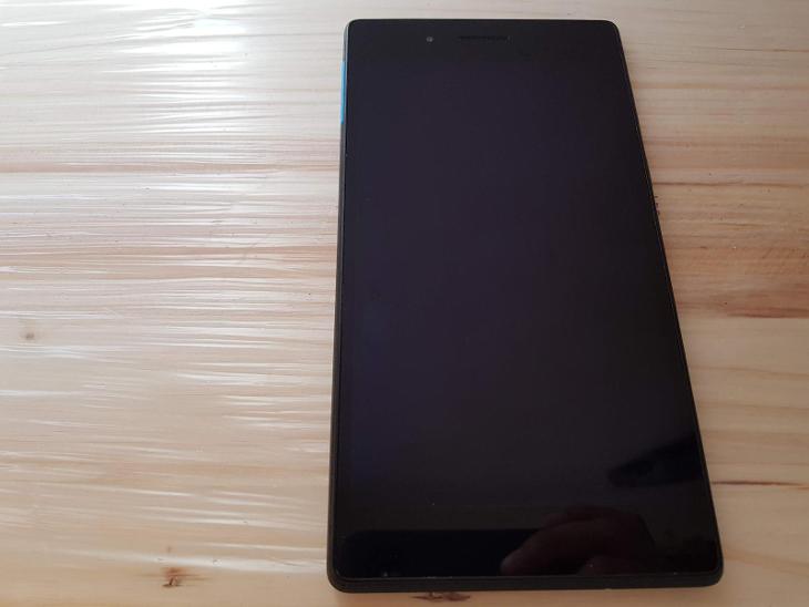Pěkný Tablet Lenovo Tab 7 Essential (TB-7304F)16GB, GPS,WIFI