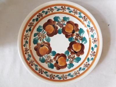 Krásný keramický talíř
