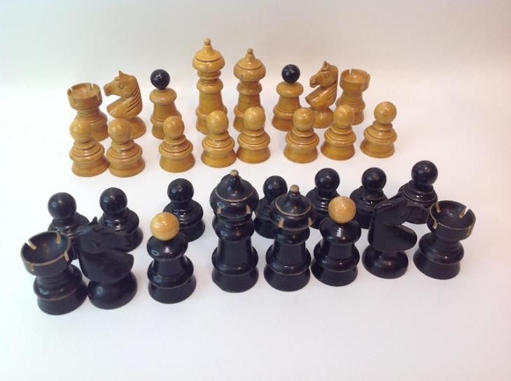 dřevěné šachy bez šachovnice - undefined