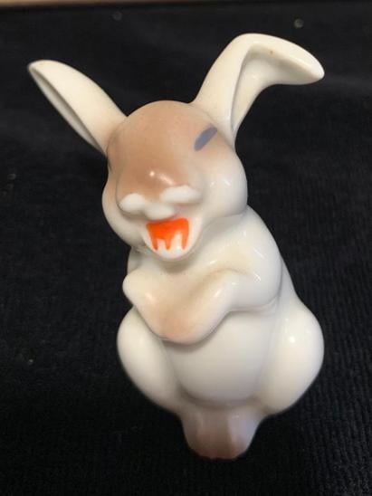 Smějící se malovaný zajíc zn. Rosenthal - Starožitný figurální porcelán a porcelánové figurky