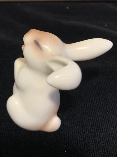 Smějící se malovaný zajíc zn. Rosenthal - Starožitný figurální porcelán a porcelánové figurky