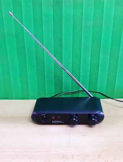 Rádiový přijímač RadioShack EW300 se zdrojem (pro mikrofon) - Zvukové a světelné aparatury