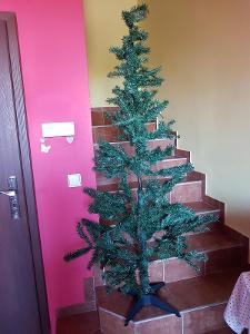 vánoční umělý stromek  výška 180 cm, nepoužitý