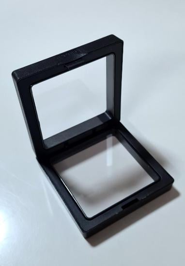 sběratelský 3D rámeček - černý, s elastickou folíí 9x9 vč podstavce 