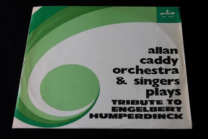 LP - Allan Caddy Orchestra & Singers    (l7)