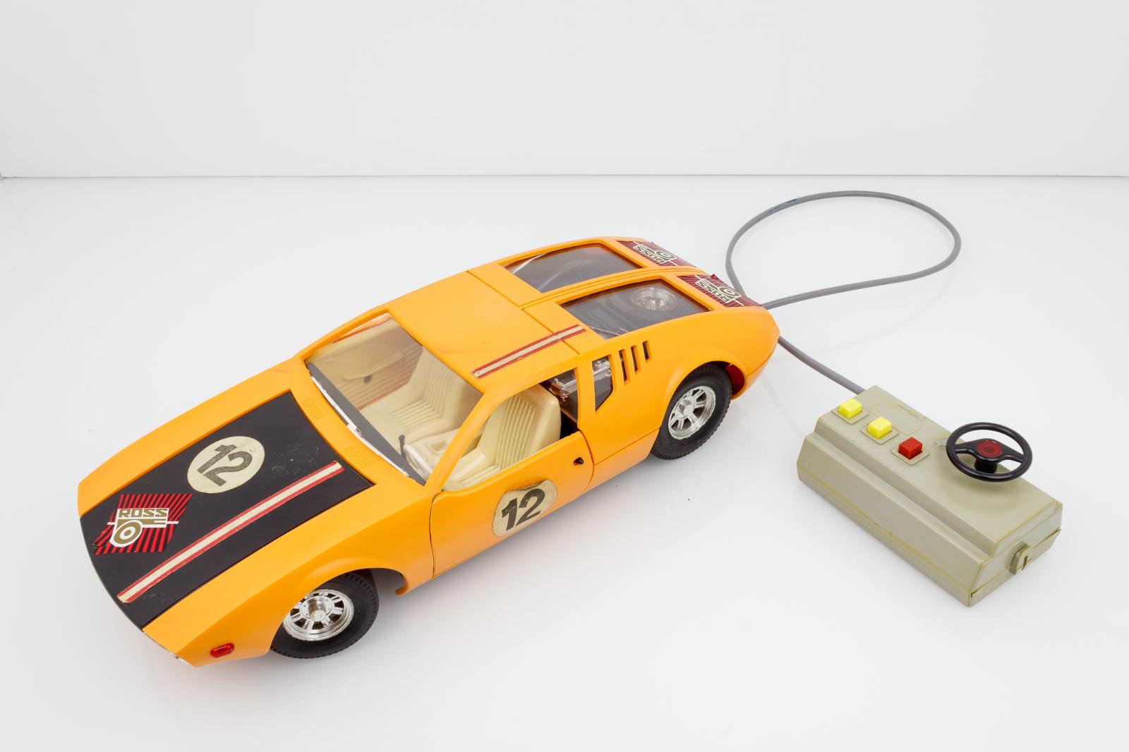 Model auta na dálkové ovládání de Tomaso Mangusta 1:12 (PIKO DDR