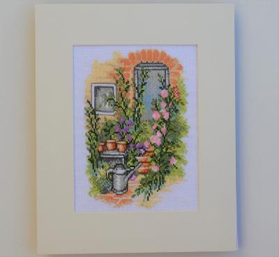 ručně vyšívaný obraz dvěří, květin v paspartě, 24 x 30 cm