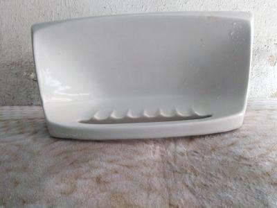 Koupelnové doplňky -madlo s mýdelníkem-80.léta bílá retro