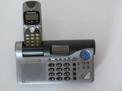 Přenosný telefon Panasonic KX-TCD736G na pevnou linku/ Neúplné na díly