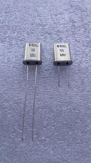 Krystal 9500 kHz - Elektronické součástky
